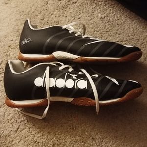 Soccer shoes